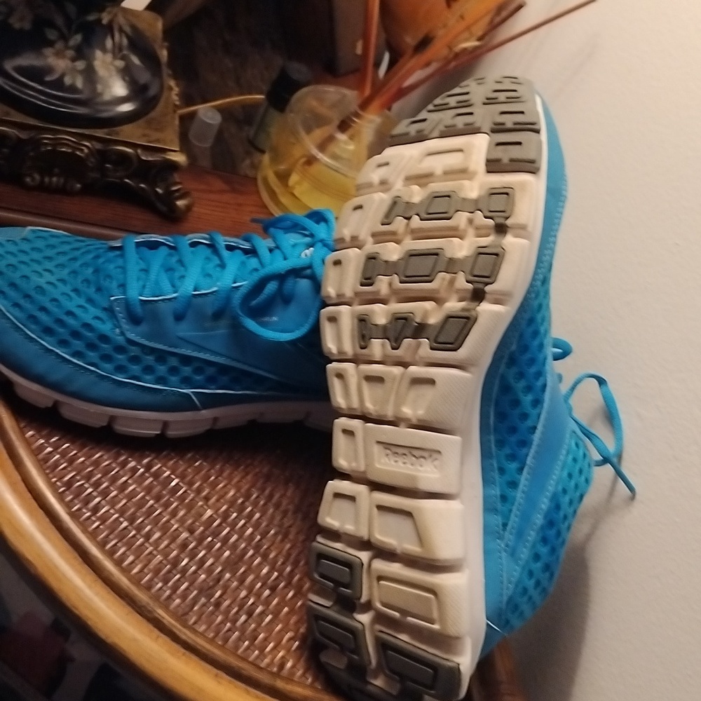 Used REEBOK RUNNING SHOES - Picture 3 of 4